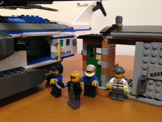 レゴ  ポリスヘリコプターと泥棒の隠れ家   レゴブロック